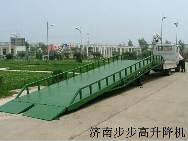 移動(dòng)液壓登車橋